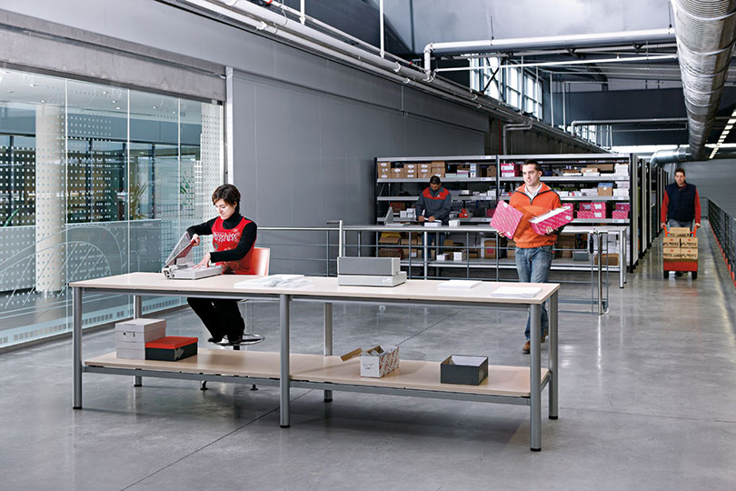 COOL E100 ทางออกสำหรับพื้นที่ทำงานเป็นกลุ่มในสำนักงานที่ต้องการเฟอร์นิเจอร์ที่มีทั้งความทนทานและความสวยงาม