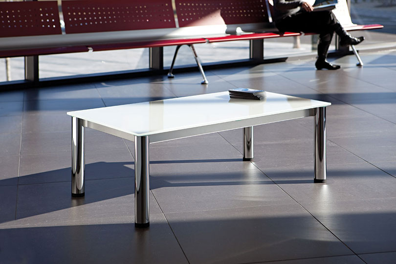 COOL E100 ทางออกสำหรับพื้นที่ทำงานเป็นกลุ่มในสำนักงานที่ต้องการเฟอร์นิเจอร์ที่มีทั้งความทนทานและความสวยงาม