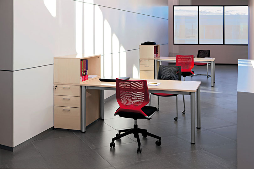 COOL E100 ทางออกสำหรับพื้นที่ทำงานเป็นกลุ่มในสำนักงานที่ต้องการเฟอร์นิเจอร์ที่มีทั้งความทนทานและความสวยงาม