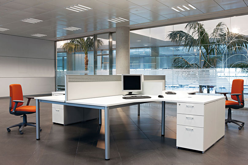 COOL E100 ทางออกสำหรับพื้นที่ทำงานเป็นกลุ่มในสำนักงานที่ต้องการเฟอร์นิเจอร์ที่มีทั้งความทนทานและความสวยงาม