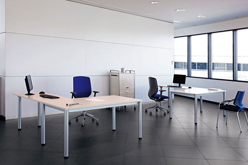 COOL E100 ทางออกสำหรับพื้นที่ทำงานเป็นกลุ่มในสำนักงานที่ต้องการเฟอร์นิเจอร์ที่มีทั้งความทนทานและความสวยงาม