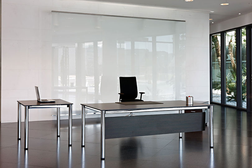 COOL E100 ทางออกสำหรับพื้นที่ทำงานเป็นกลุ่มในสำนักงานที่ต้องการเฟอร์นิเจอร์ที่มีทั้งความทนทานและความสวยงาม