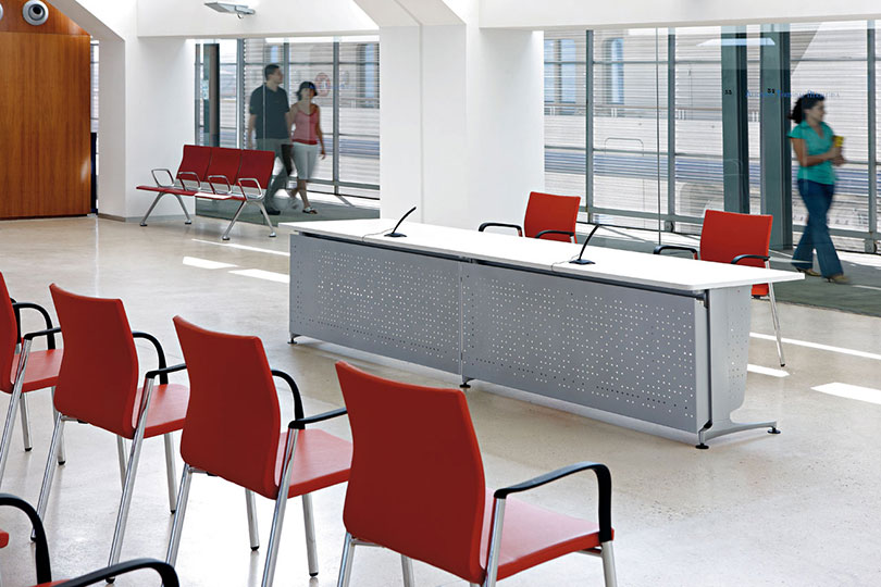 INFORMA โต๊ะประชาสัมพันธ์อเนกประสงค์ที่ปรับเปลี่ยนได้ตามสภาพแวดล้อม