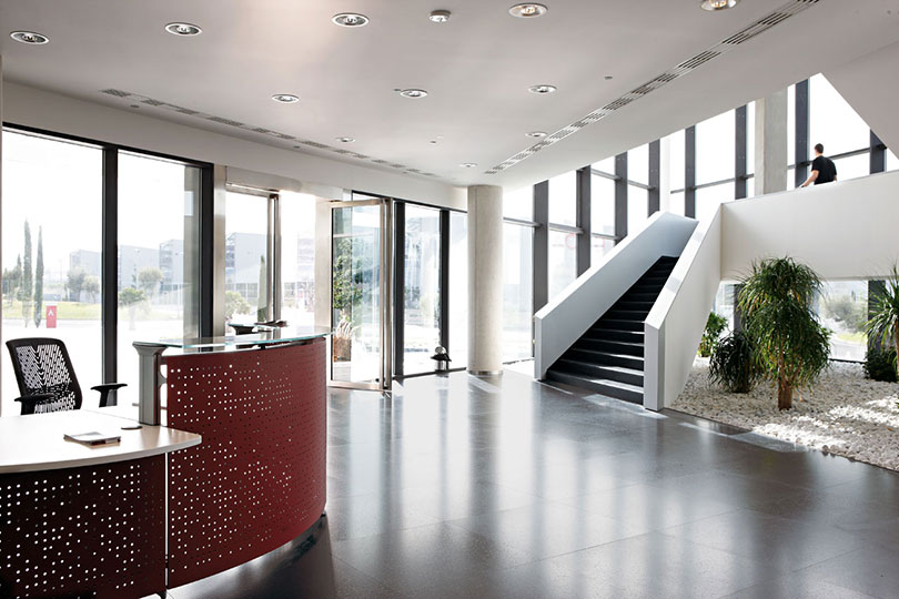 INFORMA โต๊ะประชาสัมพันธ์อเนกประสงค์ที่ปรับเปลี่ยนได้ตามสภาพแวดล้อม