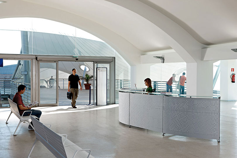 INFORMA โต๊ะประชาสัมพันธ์อเนกประสงค์ที่ปรับเปลี่ยนได้ตามสภาพแวดล้อม