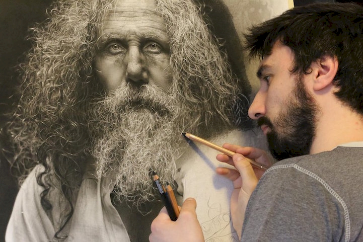ศิลปินชาวอิตาเลียนใช้เวลาหลายร้อยชั่วโมงวาดภาพลายเส้นแบบไฮเปอร์เรียลลิสต์ที่เลียนแบบเทคนิคของศิลปินชั้นครูในยุคเรอเนซองส์