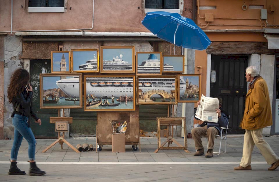 แบงก์ซีบุกป่วนเวนิส ตั้งร้านค้าแผงลอยในช่วงมหกรรมศิลปะเวนิส เบียนนาเล่